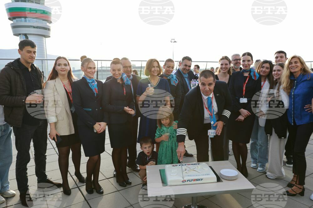 Авиокомпания "Fly2Sky" - пътнически самолет - Airbus A320