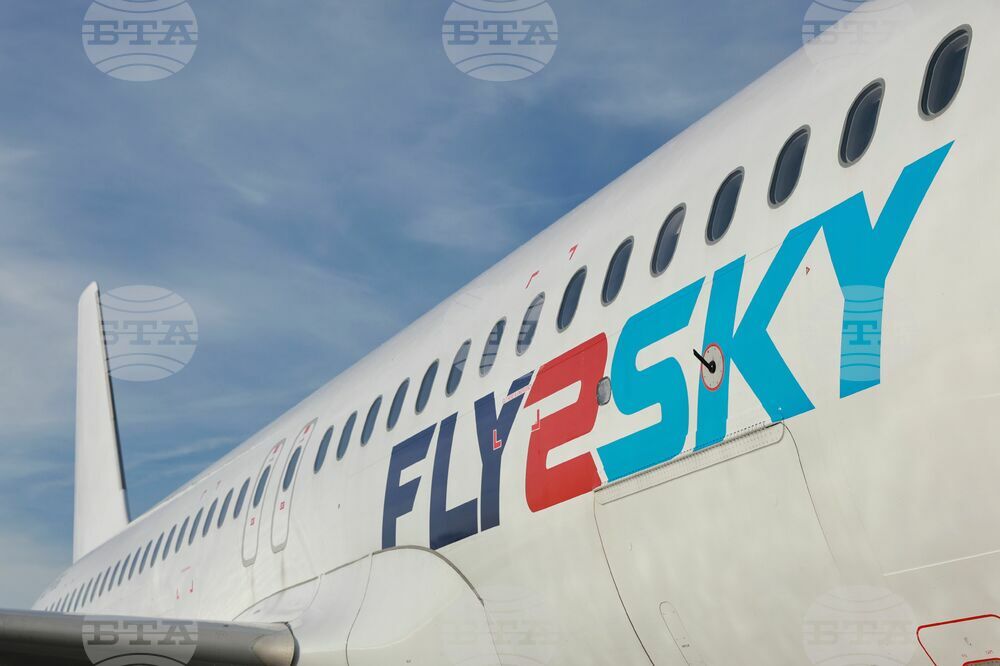 Авиокомпания "Fly2Sky" - пътнически самолет - Airbus A320