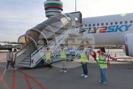 Авиокомпания "Fly2Sky" - пътнически самолет - Airbus A320