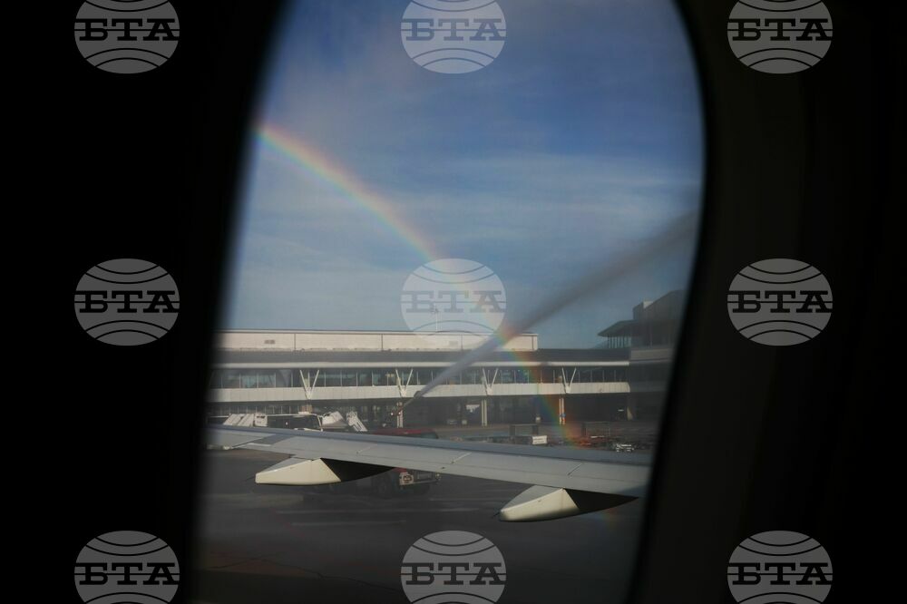 Авиокомпания "Fly2Sky" - пътнически самолет - Airbus A320