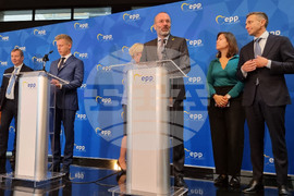 Франция - Страсбург - ЕП - Манфред Вебер - Питър Мадяр