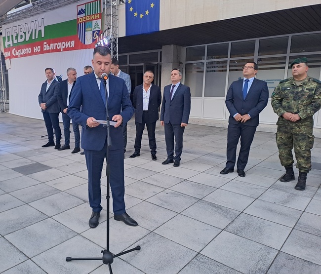 ОА Смолян: Областният управител Захари Сираков беше официален гост на тържествата по случай 112 години от Освобождението на Девин 