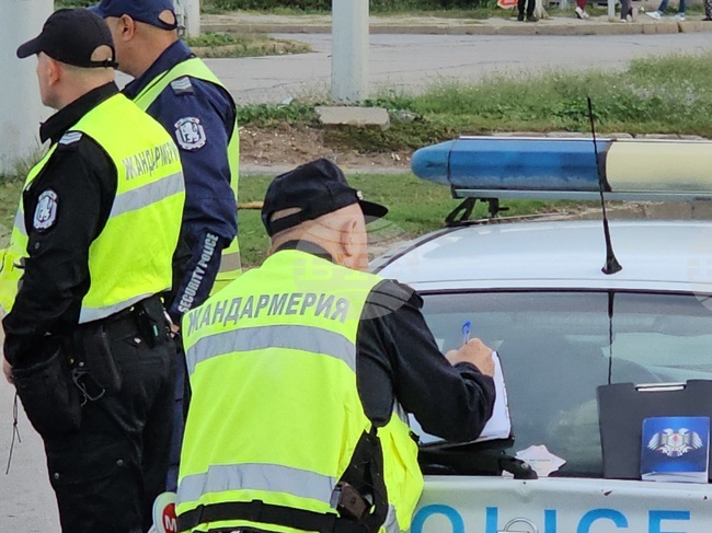 КЗК образува открито производство срещу МВР заради решение за доставка на полицейски униформи