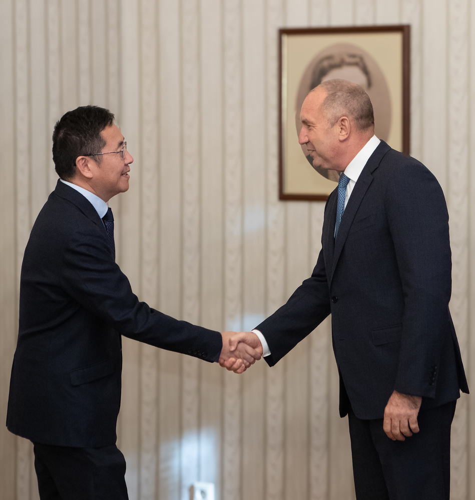 Президентът: Откриването на завод на китайска компания за части за електромобили е ясен позитивен сигнал за развитието на двустранните икономически отношения с Китай
