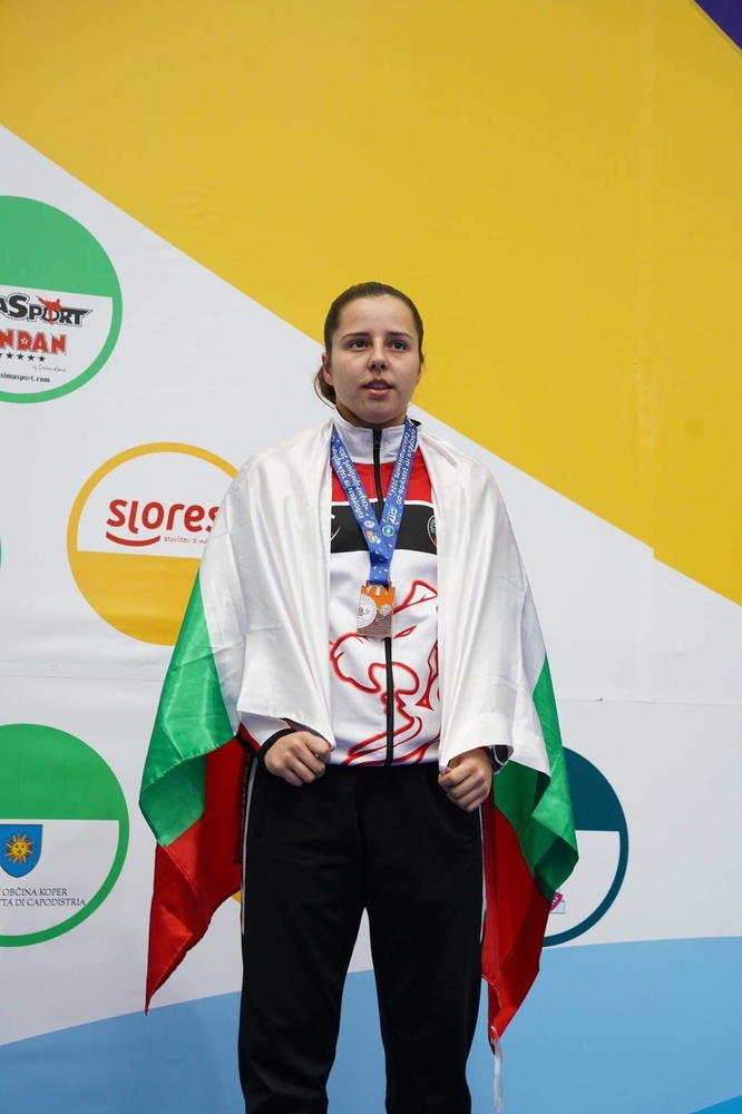 Община Банско: Златното момиче на Банско Катрин Гемкова на Световно по савате