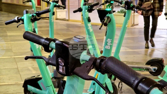 От началото на седмицата в Перник са установени над 10 нарушения, извършени с електрически тротинетки