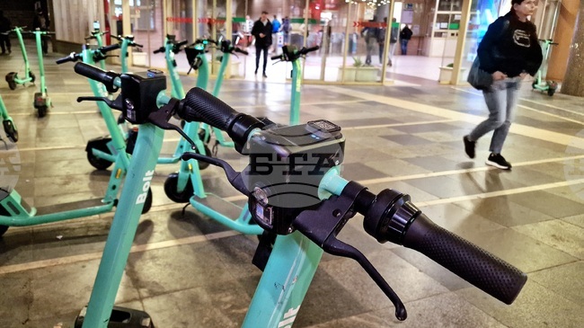 Parliament Mandates Insurance, Registration for Electric Scooters and Bans Night-Time Use
