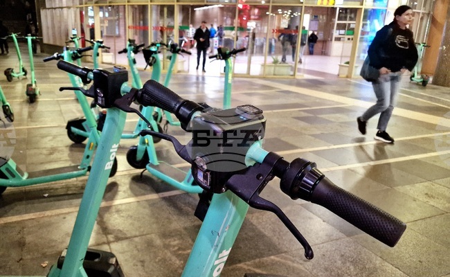 Parliament Mandates Insurance, Registration for Electric Scooters and Bans Night-Time Use