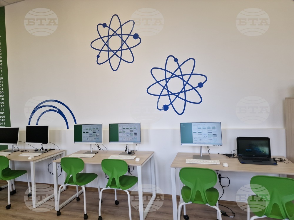 Самоков - Профилирана гимназия "Константин Фотинов" - СТЕМ кабинети - откриване