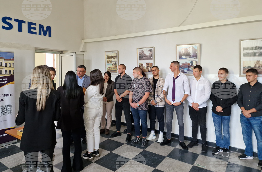 Самоков - Профилирана гимназия "Константин Фотинов" - СТЕМ кабинети - откриване