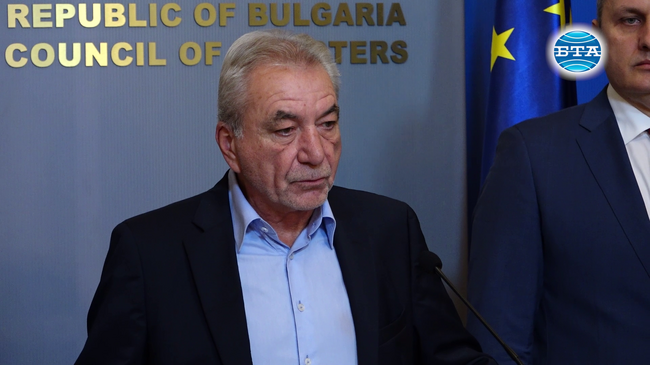 Подготовката на изборите върви изцяло по график, заяви министър Росен Карадимов