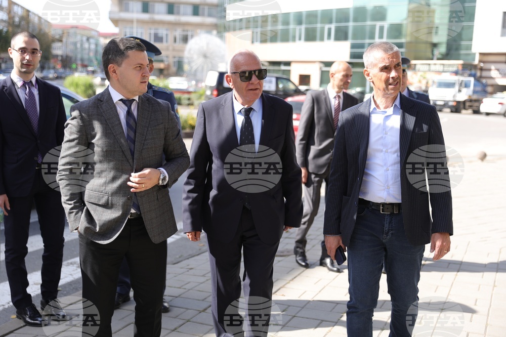 Румъния - Тулча - Георги Раковски - бюст-паметник - обновяване