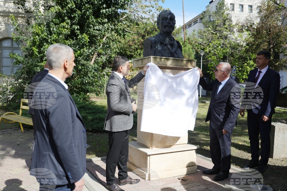 Румъния - Тулча - Георги Раковски - бюст-паметник - обновяване