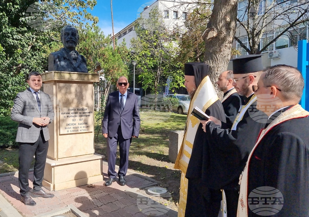 Румъния - Тулча - Георги Раковски - бюст-паметник - обновяване