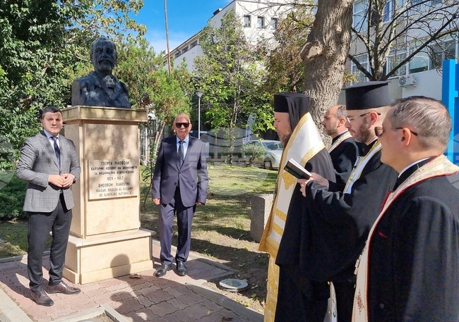 Румъния - Тулча - Георги Раковски - бюст-паметник - обновяване