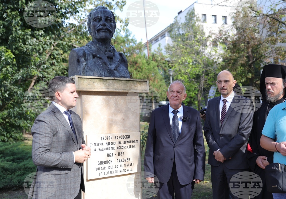 Румъния - Тулча - Георги Раковски - бюст-паметник - обновяване