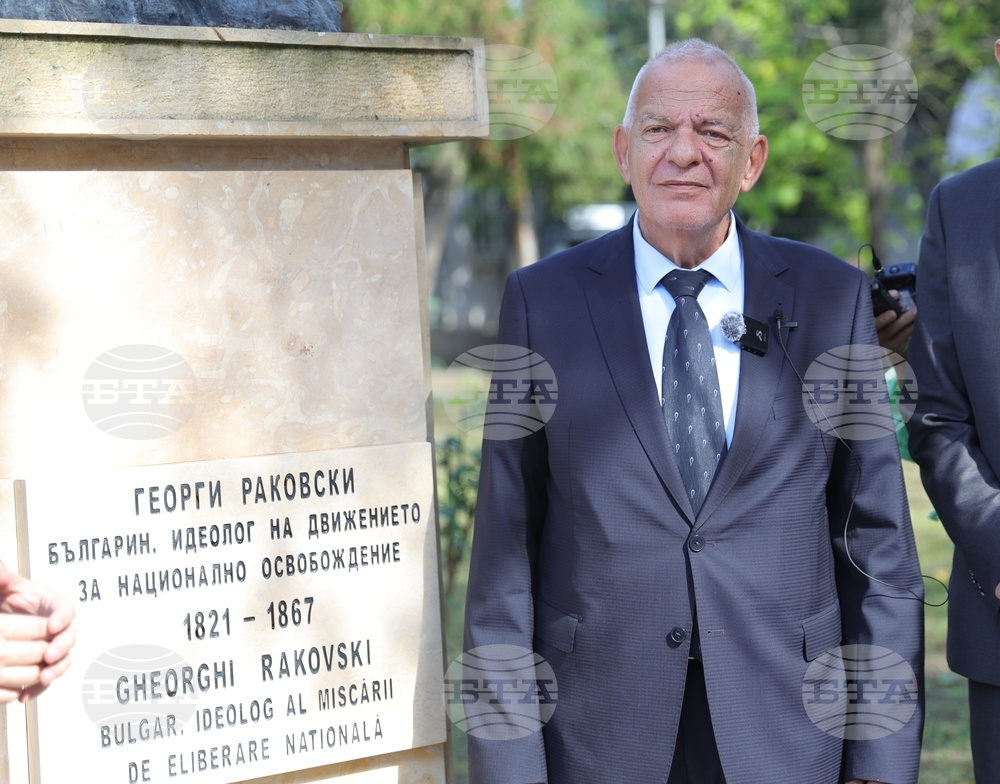 Румъния - Тулча - Георги Раковски - бюст-паметник - обновяване