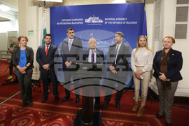 Парламент - Демократична България - брифинг