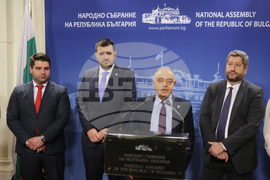 Парламент - Демократична България - брифинг
