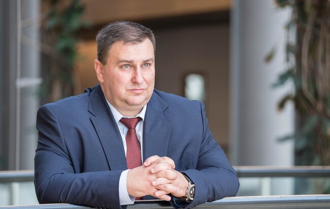 Емил Радев настоява за балансиран подход при еврорегулациите за автомобилните емисии