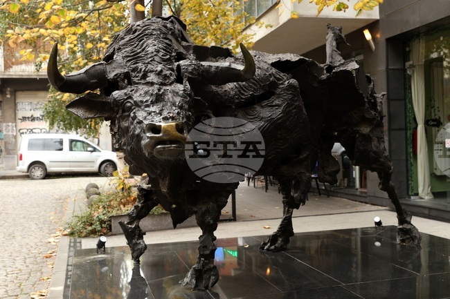 Българската фондова борса затвори днес с разнопосочно движение на индексите при силна търговия 