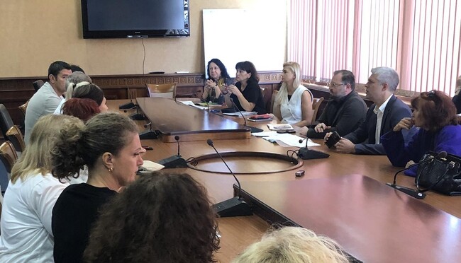 Община Варна: В район „Одесос“ започнаха дейности по есенна резитба на дървета и клони