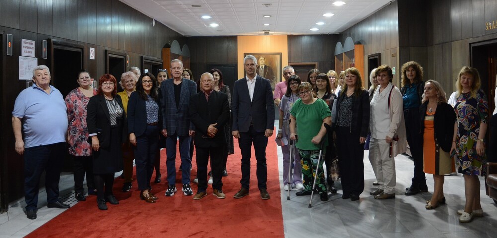 Община Варна: По-високи възнаграждения и 15-та работна заплата предвижда новият КТД в социалната сфера