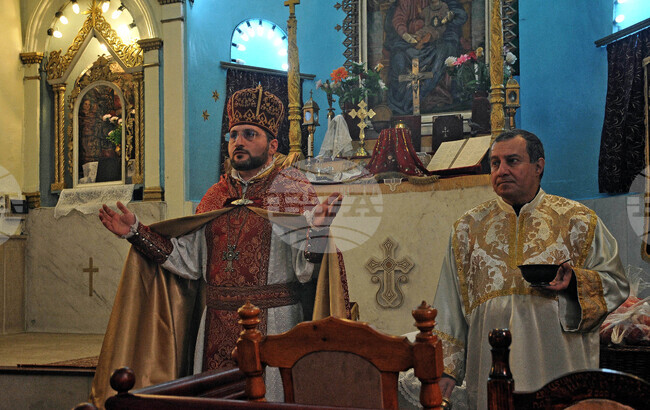 Бургас - арменци - храм - празнична литургия