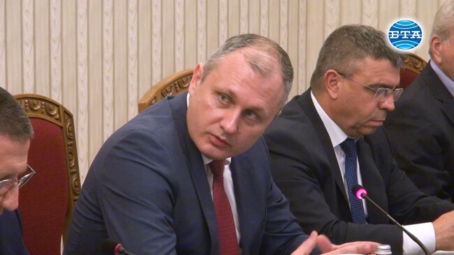 Министерството на електронното управление повиши доверието към машинното гласуване с процеса по удостоверяване, каза Валентин Мундров