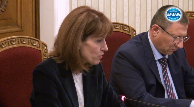 Хартията за машинния вот ще бъде с допълнителна защита, няма да се използва произведена за предходни избори, съобщи председателят на ЦИК Камелия Нейкова