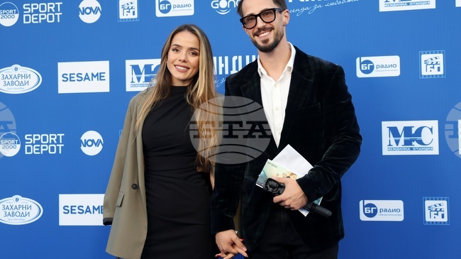 Кампанията „Ангелски гледки“ на Наум Шопов и Теа Минкова подкрепя „Капачки за бъдеще“ за закупуване на дефибрилатори за училищата в страната