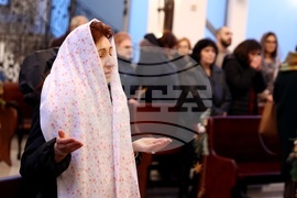 Арменска църква „Света Богородица" - служба