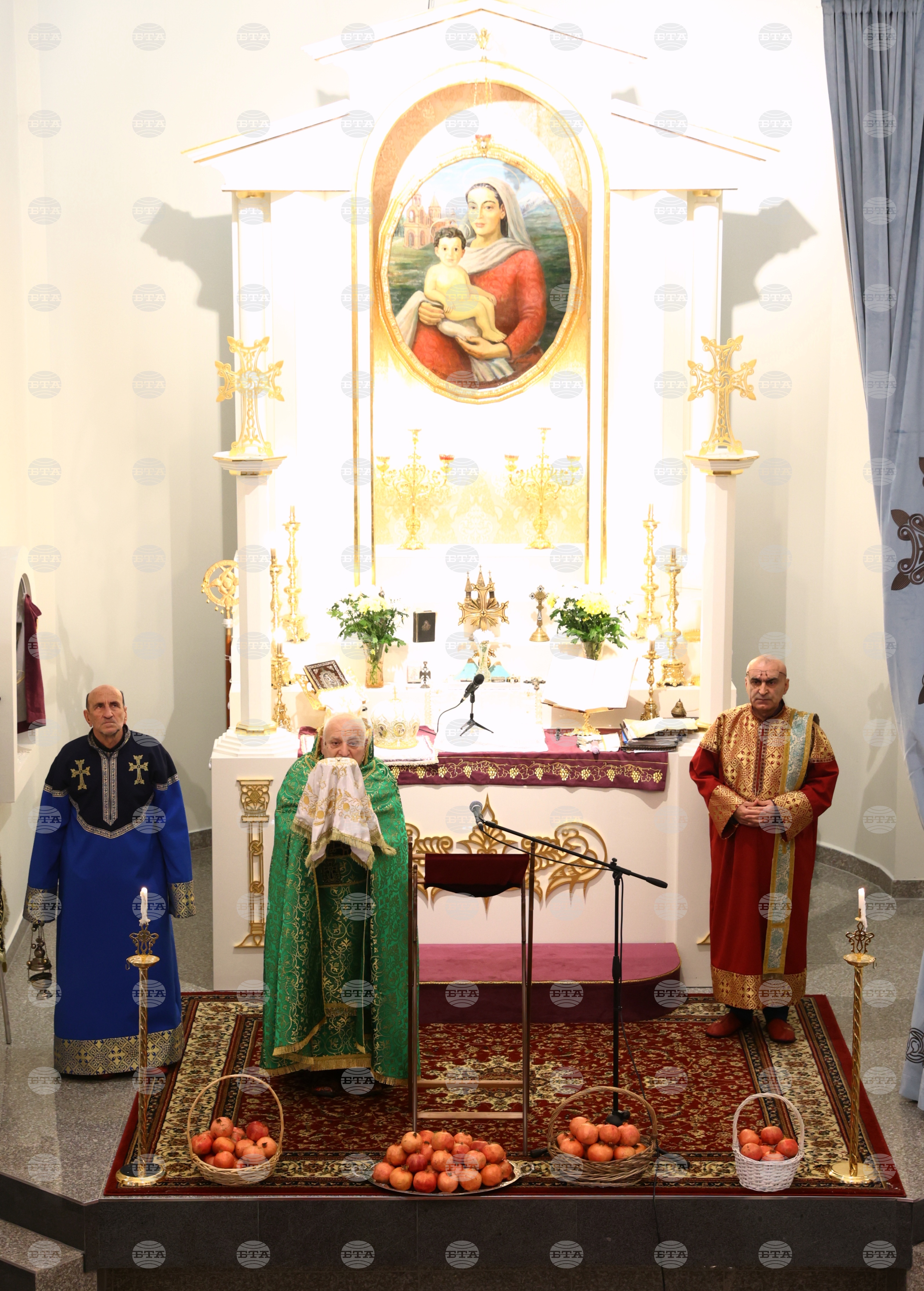 Арменска църква „Света Богородица" - служба