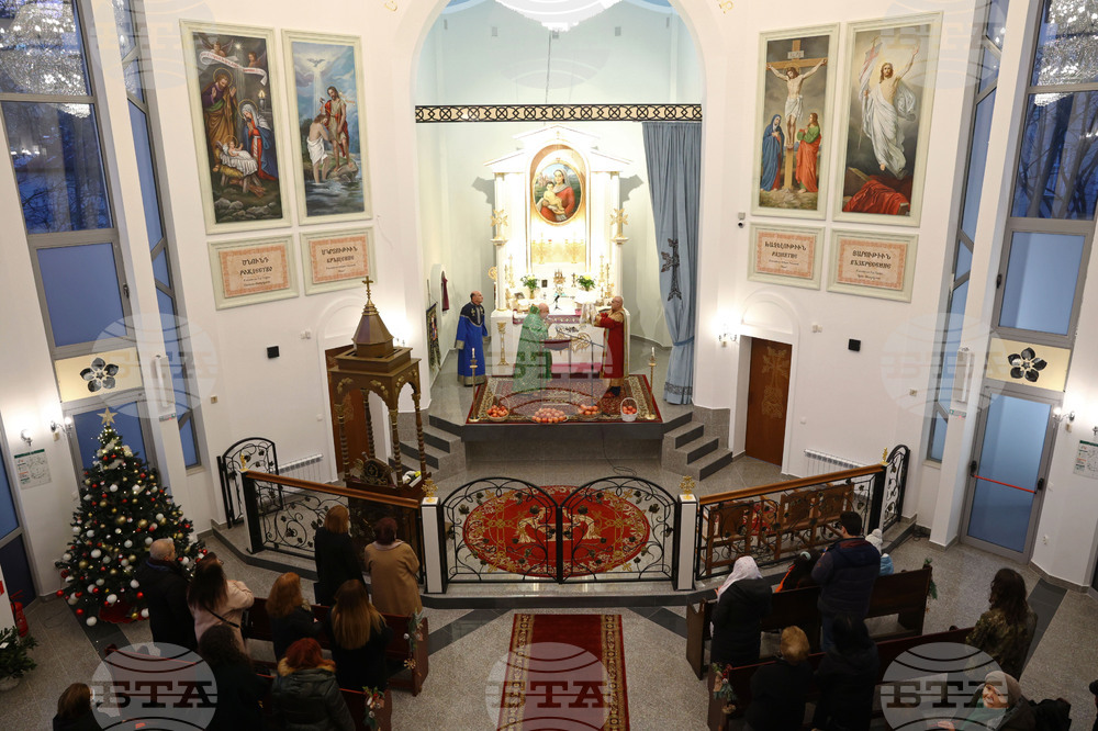 Арменска църква „Света Богородица" - служба