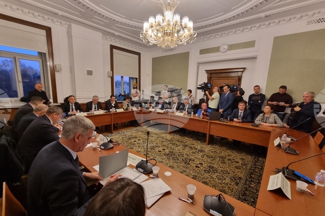 Парламент - Комисия за контрол над службите за сигурност, прилагането и използването на специалните разузнавателни средства и достъпа до данните по Закона за електронните съобщения