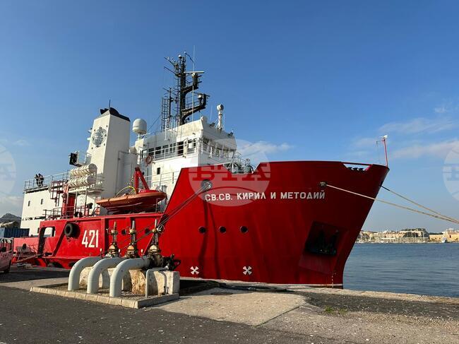 Четирима курсанти от ВВМУ „Н. Й. Вапцаров“ са на остров Ливингстън като част от екипажа на НИК 421