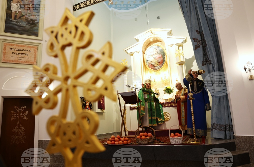 Арменска църква „Света Богородица" - служба