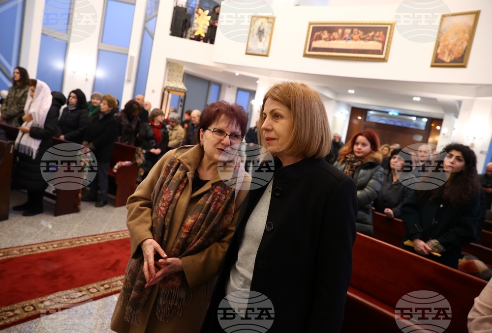 Арменска църква „Света Богородица" - служба