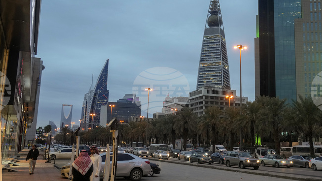 Саудитска Арабия планира откриването на още два магазина за алкохол, информират Ройтерс и Франс прес