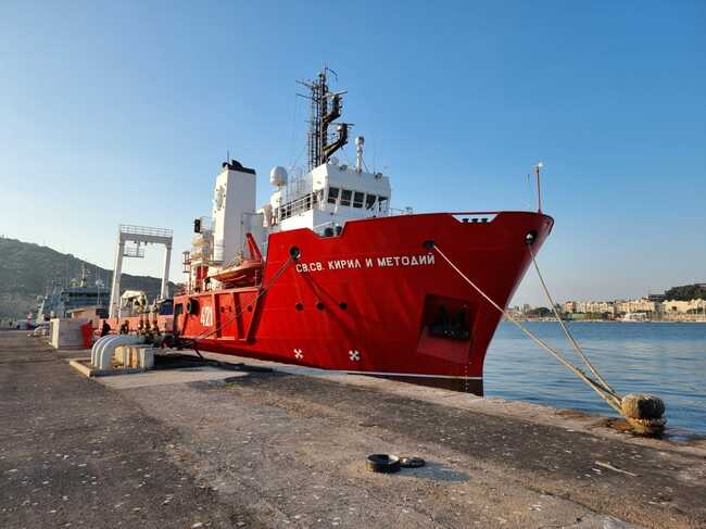 Day 10: NAVAL RSV 421 Arrives in Cartagena