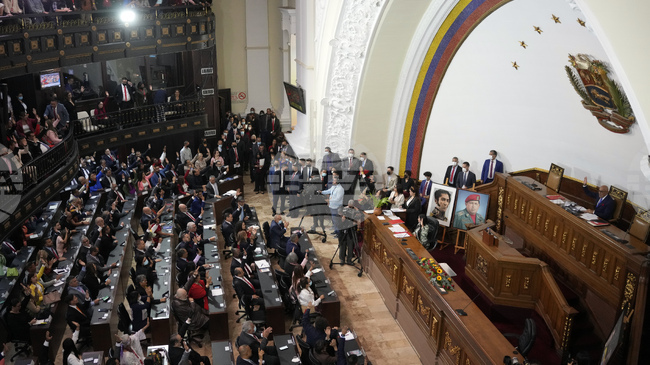 Парламентът на Венецуела ще възобнови работата си от утре, заяви венецуелският министър на отбраната