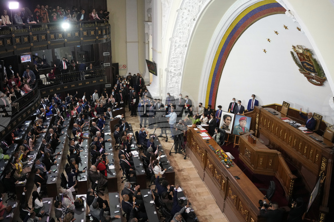 Парламентът на Венецуела ще възобнови работата си от утре, заяви венецуелският министър на отбраната