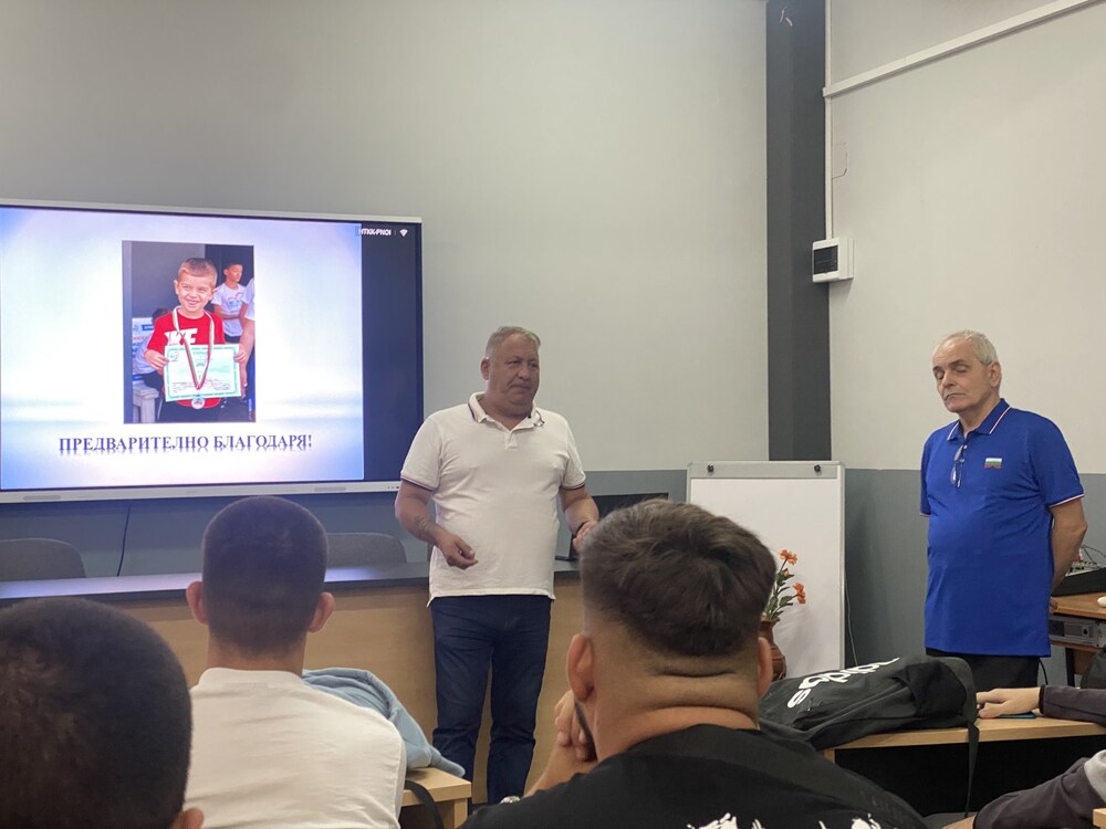 Фондация „Александър Русев“: Илиян Русев – Скури се срещна с ученици от ПГЕЕ – Русе и им разказа за бъдещия проект на Фондация „Александър Русев“