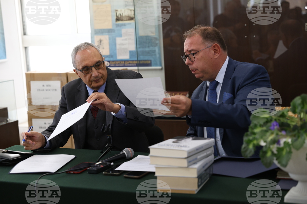 ДА “Архиви“ - Иван Костов - архив - дарение