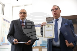 ДА “Архиви“ - Иван Костов - архив - дарение