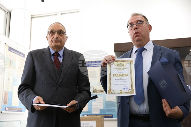 ДА “Архиви“ - Иван Костов - архив - дарение