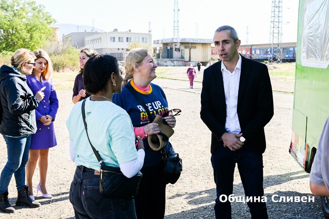 Община Сливен: В Сливен вече има мобилен социален център