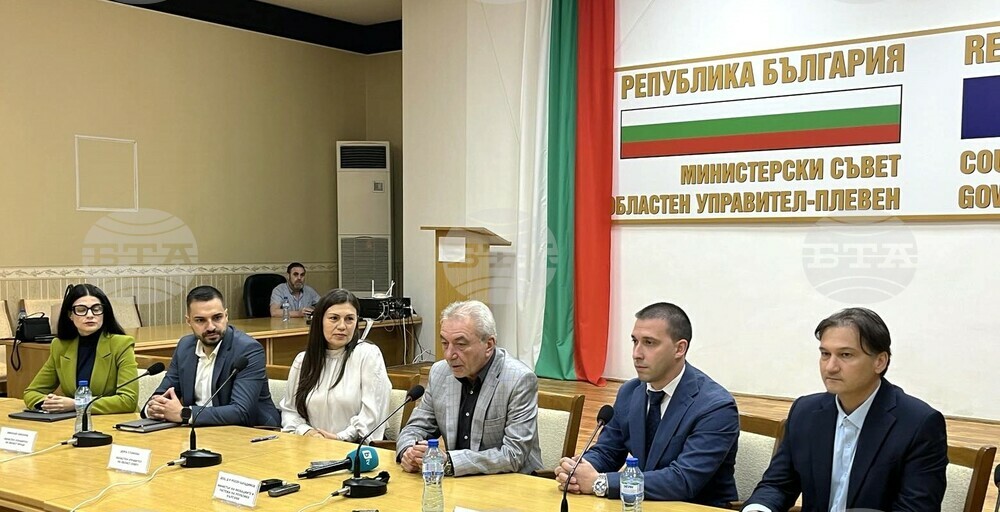 Министър Карадимов в Плевен: Осигуряваме два пъти повече ИТ специалисти да проверят машините за изборите