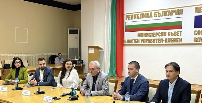 Министър Карадимов в Плевен: Осигуряваме два пъти повече ИТ специалисти да проверят машините за изборите