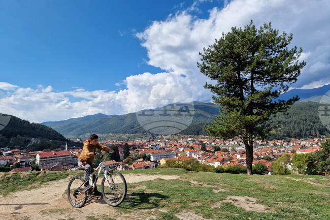 Курортната местност Трещеник предлага разнообразни маршрути за планинско колоездене